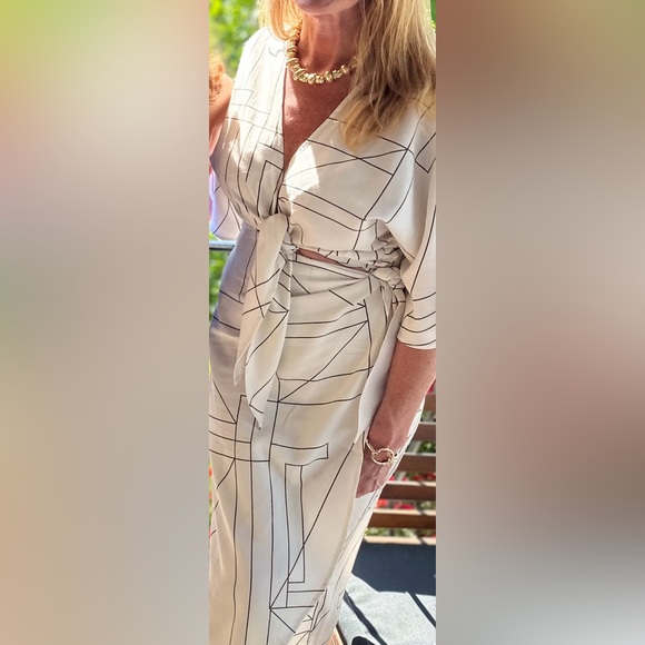 Miou Muse Dresses & Skirts - White Geometric Wrap Dress